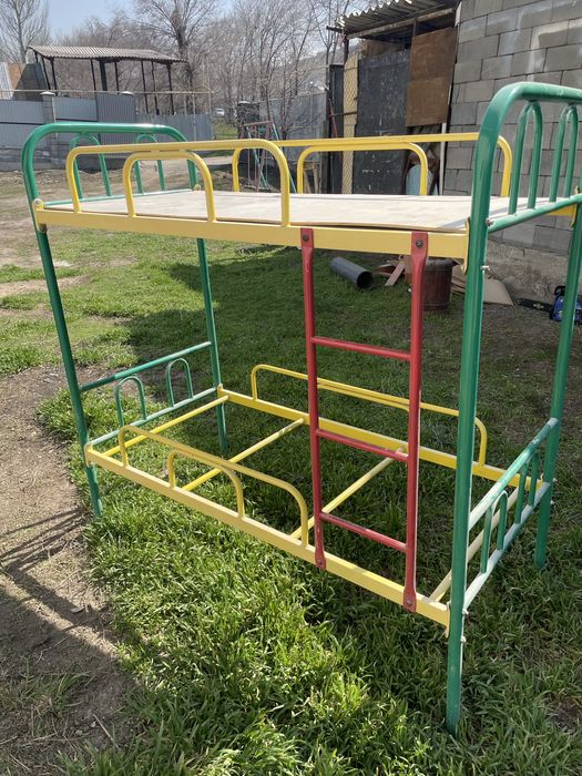 двухэтажная кровать