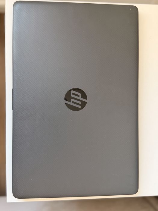 Laptop HP 255 G7