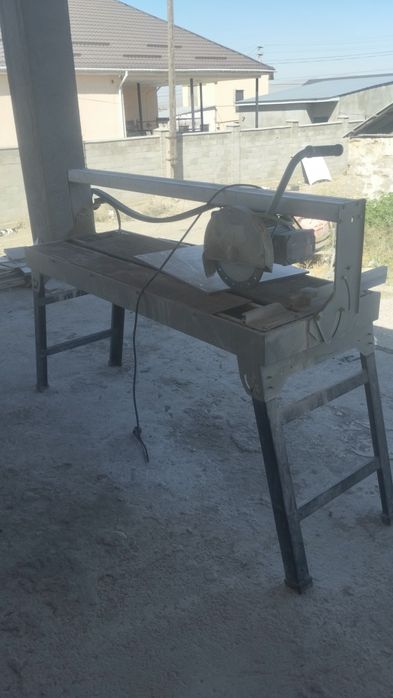 Продам плиткорез электрический.