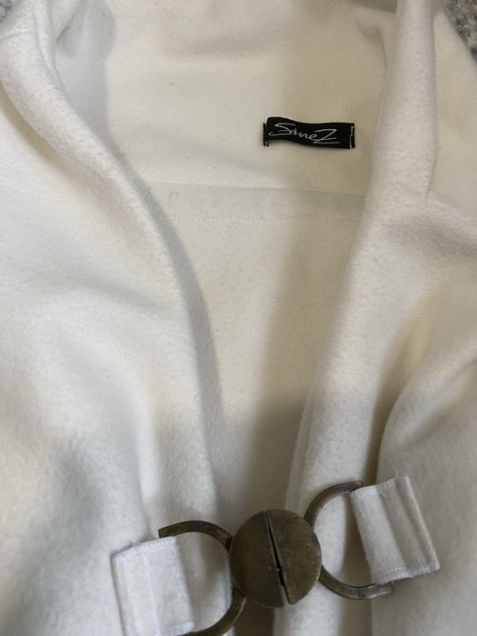 Дамско палто тип пелерина