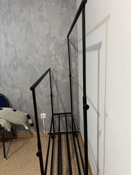 Продам стойку-вешалка  сборная