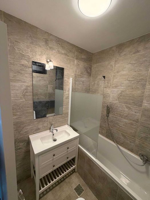 De inchiriat apartament cu 3 camere nemobilat langa Freya cu gradina si intrare separata ideal si pt activitate comerciala