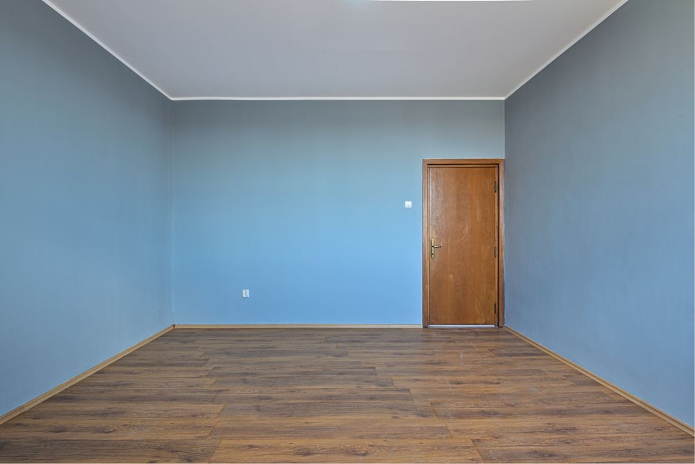 Hala cu cladire birou , curte 240 mp , acces TIR - spatiu firma