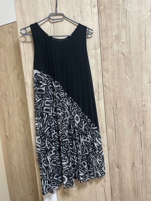 Рокля размер М и пола размер S