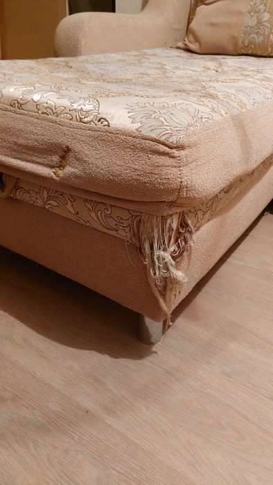 Отдам даром диван, стол