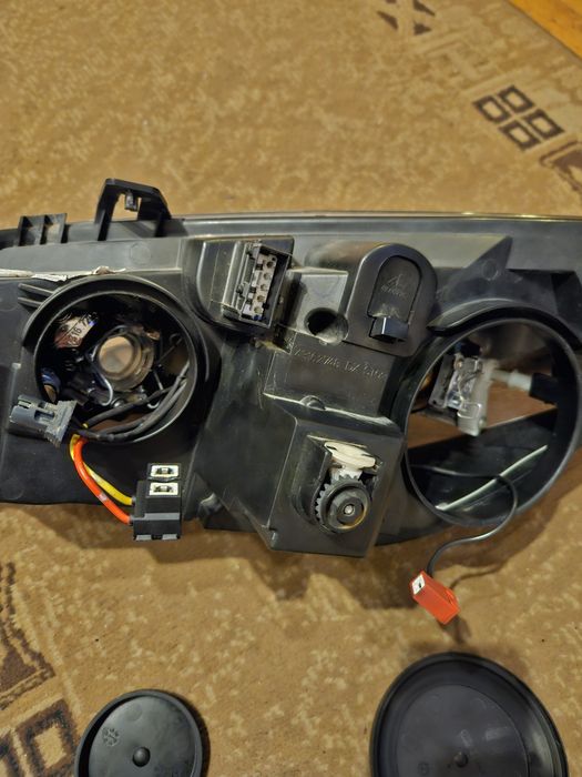 Десен фар за Пежо 307 CC Hatchback Combi Фейслифт