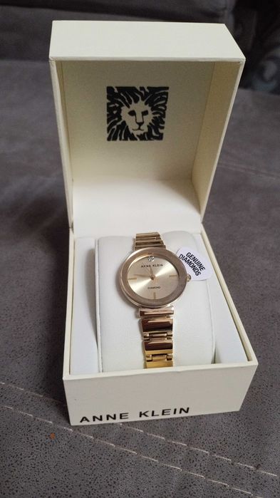 Часы Anne Klein с бриллиантом. Оригинал.
