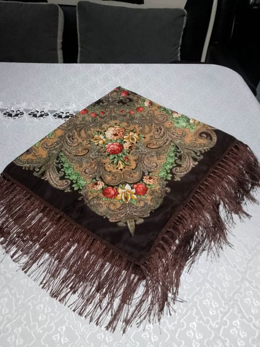 Sal , batic traditional cu imprimeu floral albastru