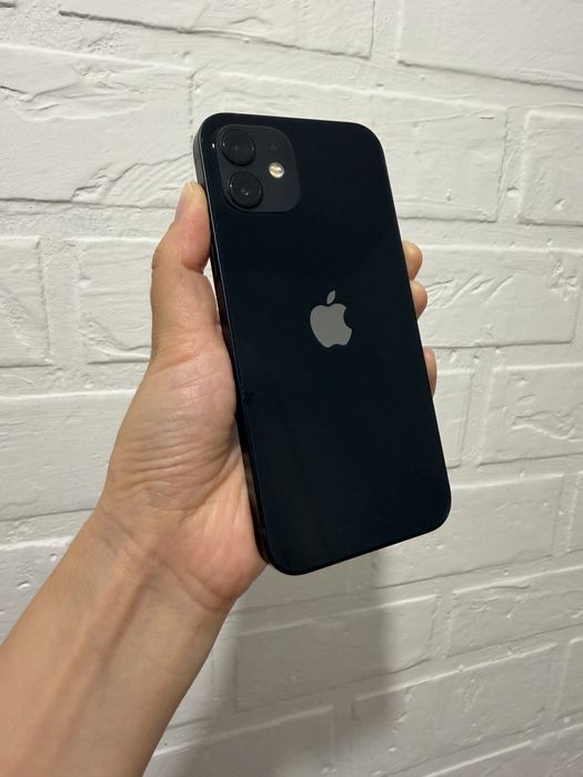 Продам Iphone 12