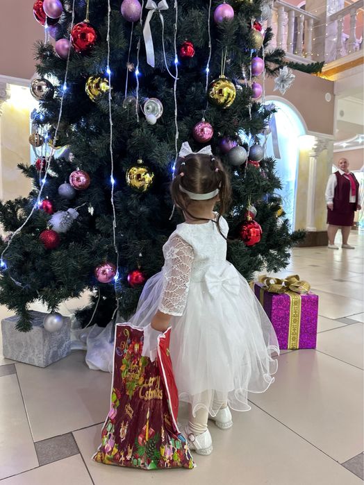 Платья нарядные пышные