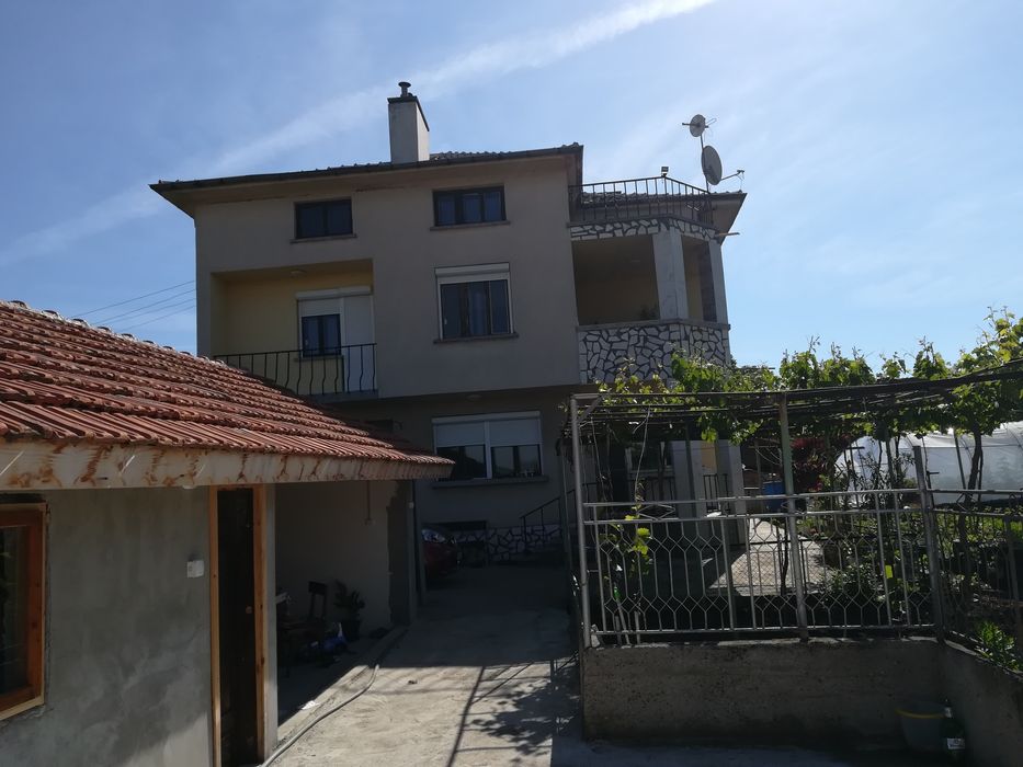 Продава се Къща в с. Миладиновци, Област Ямбол - 475 кв.м за 232 €/кв.м - Снимка #1