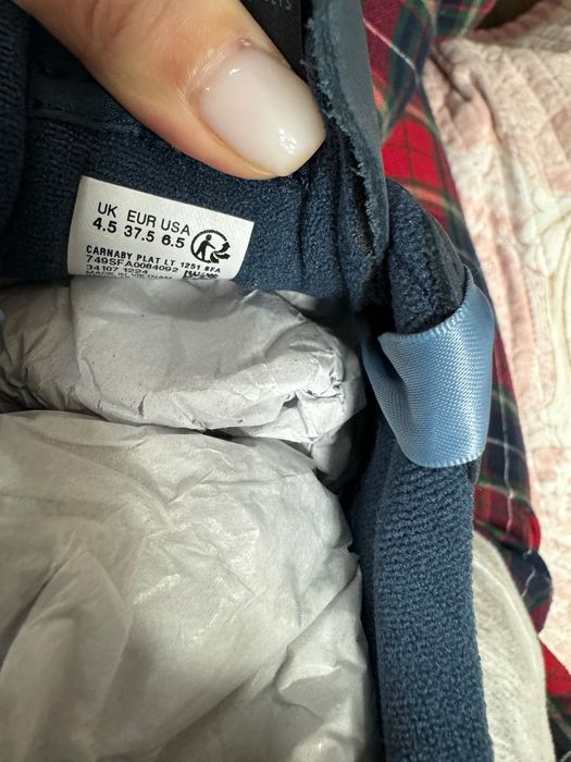 Кроссовки от фирмы Lacoste