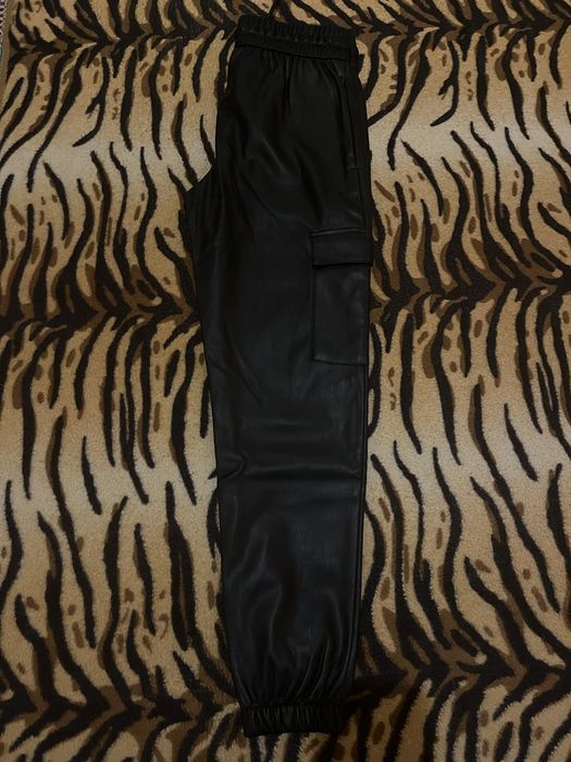 Чисто нов кожен панталон