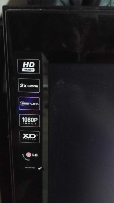 Продам телевизор LG диагональ 94 см. Выключается сам.