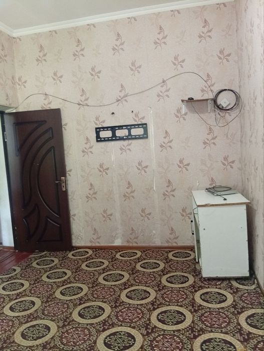 Сдаётся 1 ком квартира в центре Чирчика 2 этаж на базаре