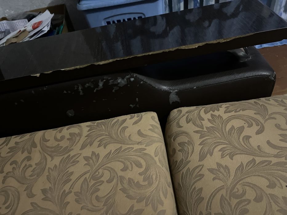 Продам диван  срочно