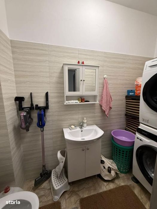 Apartament 3 camere cu CURTE si LOC DE PARCARE