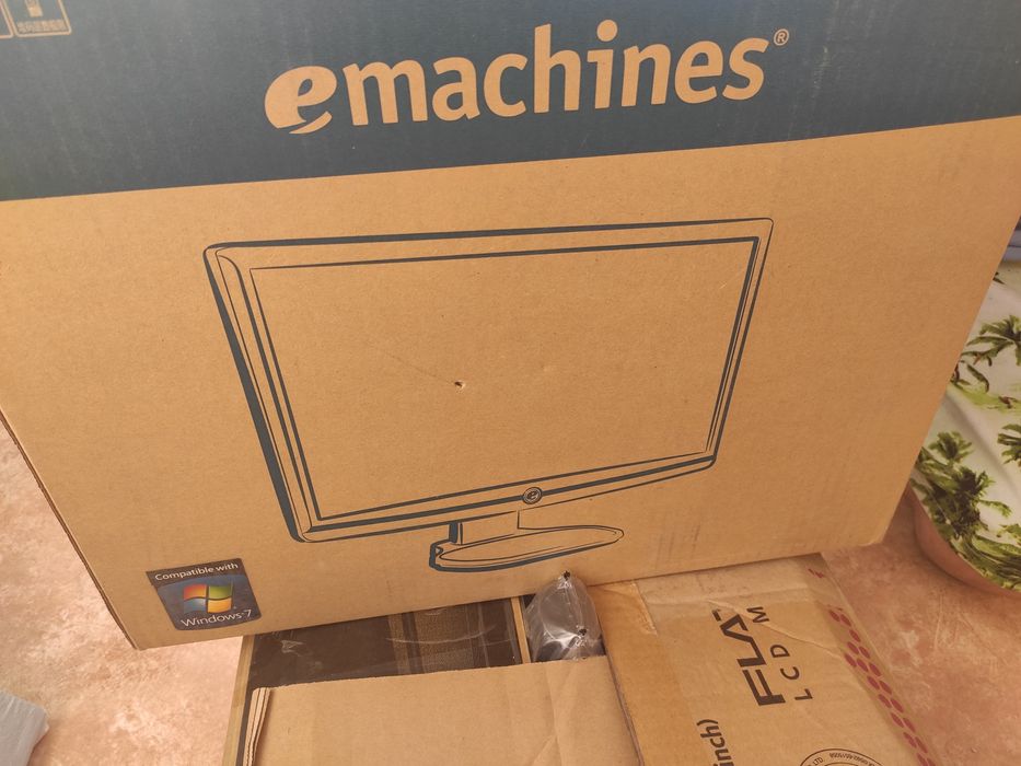 Продам мониторы новые в упаковке