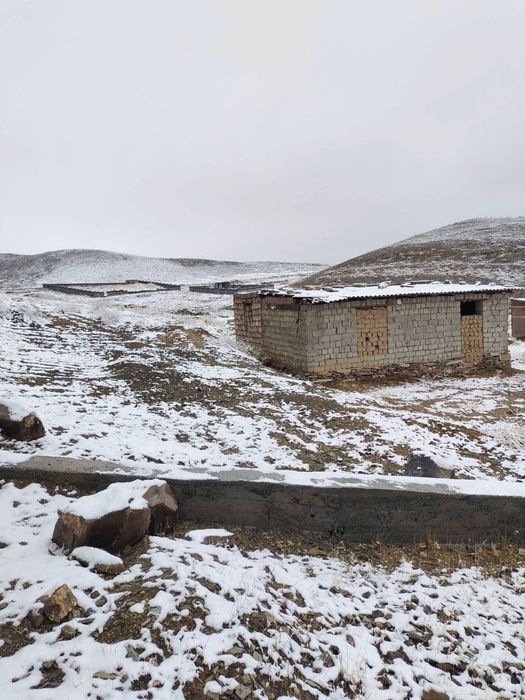 Jizzax shahar Sangzor MFY qurilishi tugallanmagan uchastka