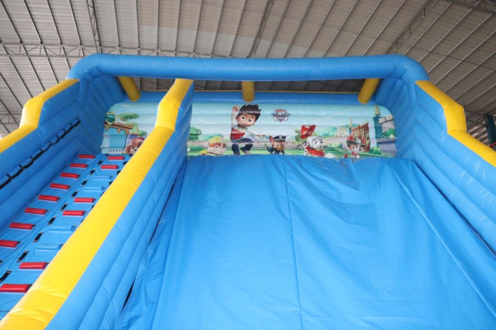 Надуваема пързалка, батут, детски център атракциони