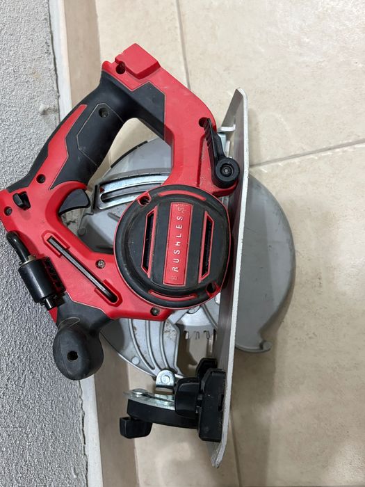 Milwaukee M18BLCS66 Акумулаторен безчетков ръчен циркуляр