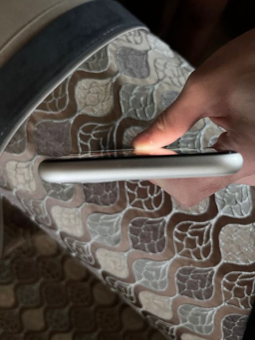 Apple 11. 64 гб  телефон