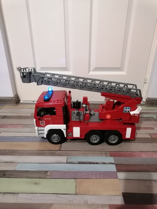 Mașina de pompieri Bruder Man