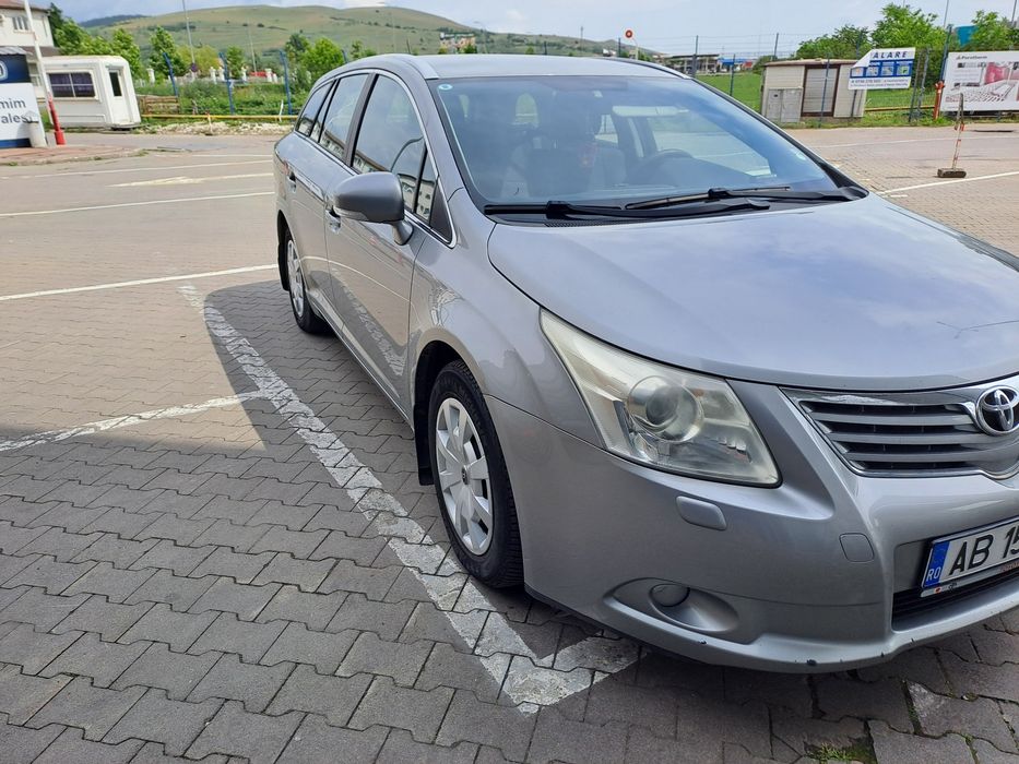 Vând Toyota Avensis