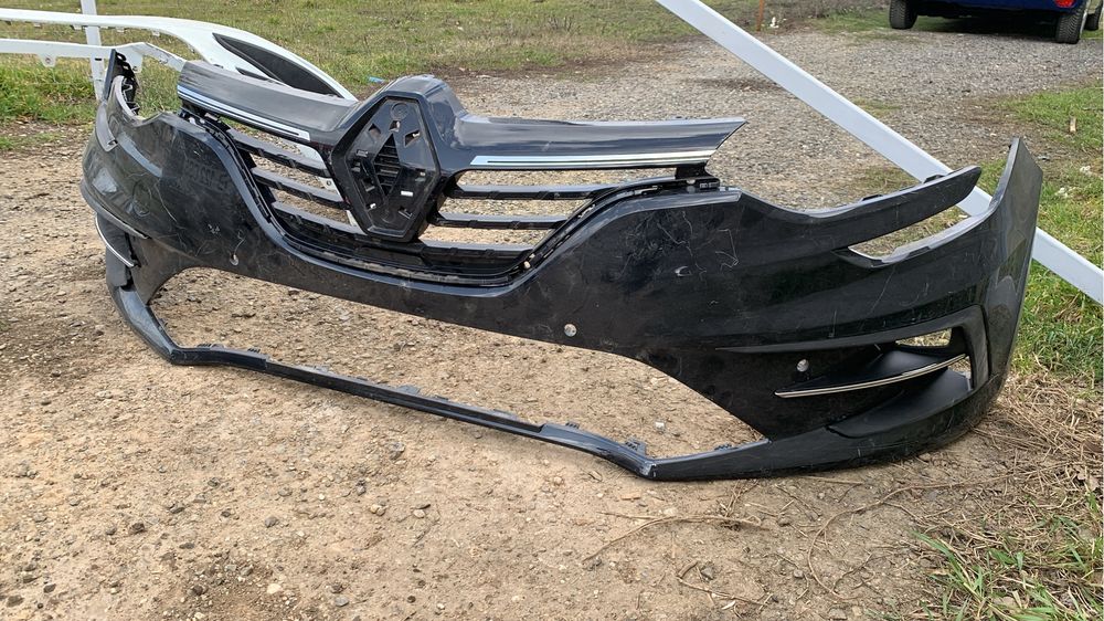 Bara fata Renault Megane 4 facelift