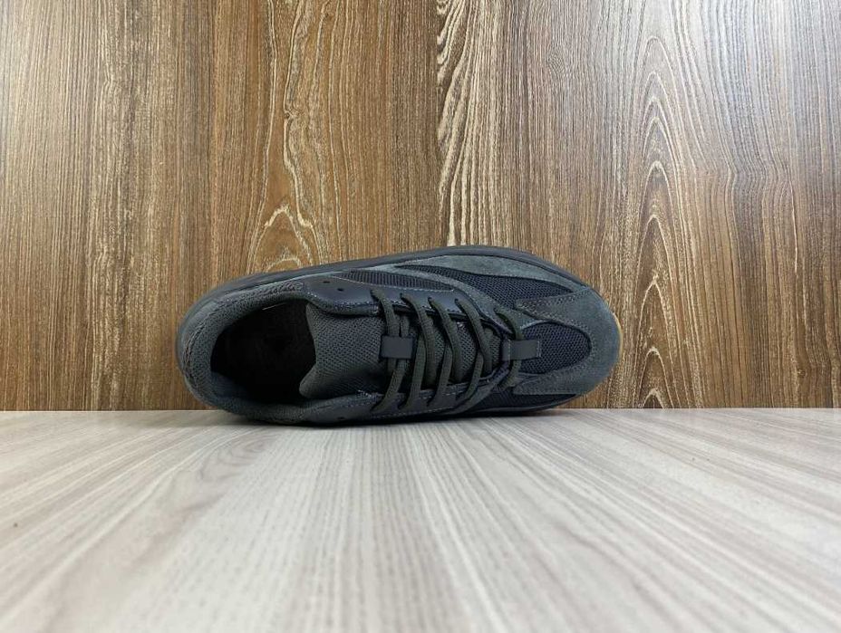 Adidas Yeezy Boost 700 Utility Black