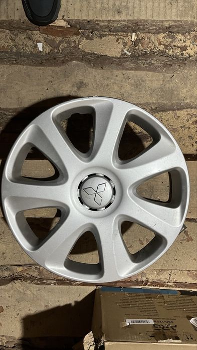 Продам колпаки Mitsubishi R16