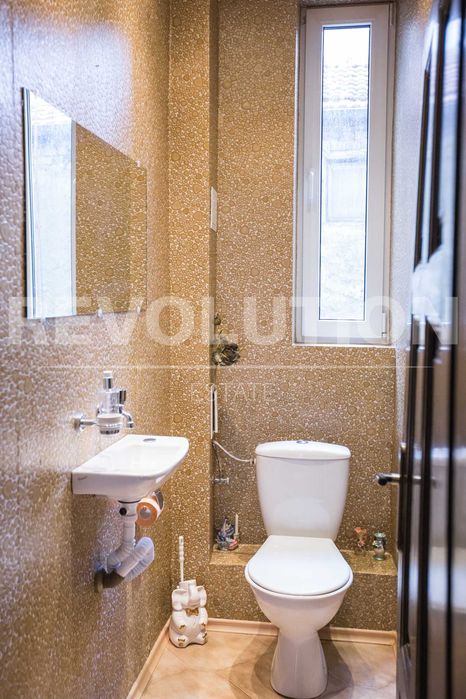 АРТИСТИЧЕН МНОГОСТАЕН апартамент в района на Центъра!