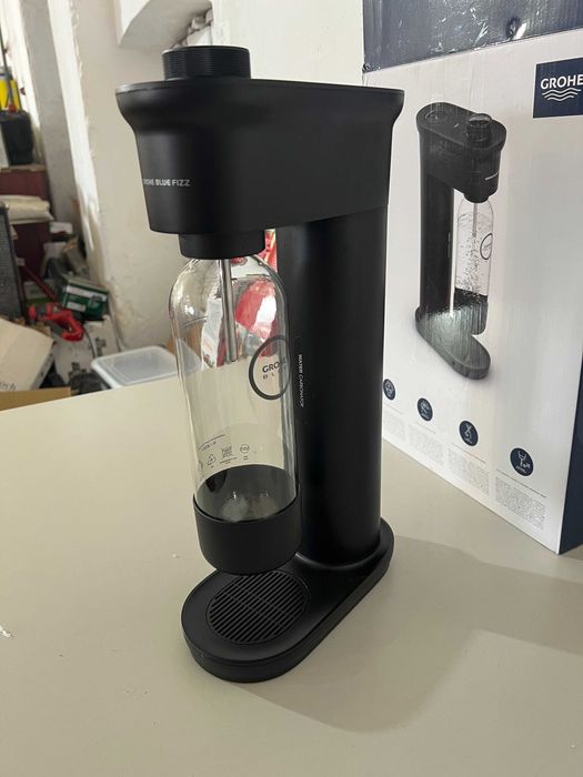 GROHE Blue Fizz 31943K00 – Aparat pentru apă carbogazoasă, 3 niveluri de carbonatare, Negru – Resigilat (fără butelie CO₂)