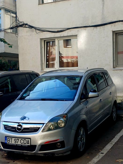 Vând Opel Zafira
