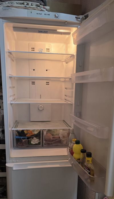 Продам холодильник indesit