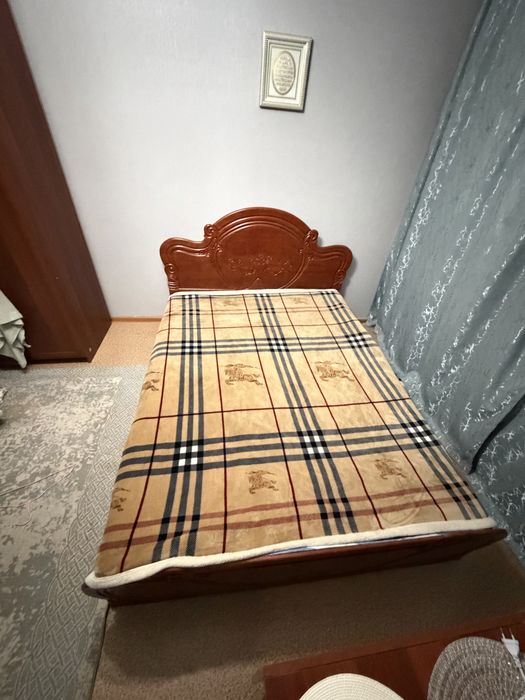 Кровать с матрасом