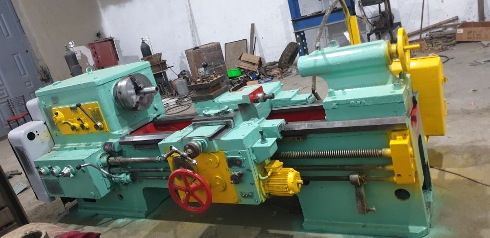 Токарный станок сотилади