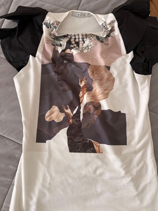 Топ Avin с ефектни ръкави