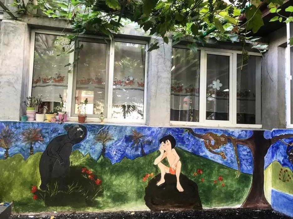 Picturi acrylice , ulei , panză , lemn si perete