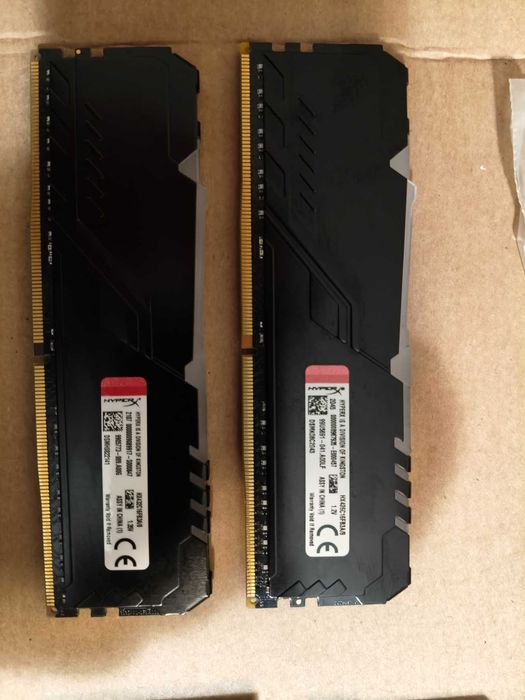 vand doua memorii DDR4 Hyper X RGB 8GB 2666/3200