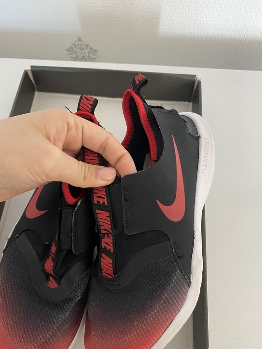 Продам кроссы NIKE спортивные
