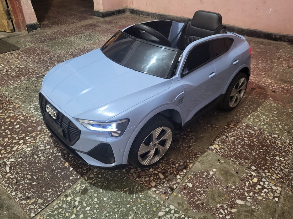 Masinuta Electrica Audi E-tron 12v, 12Ah, 2 motoare