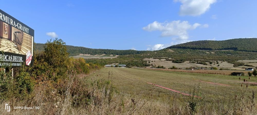 Vând teren intravilan și parțial extravilan cu deschidere de 13 m la DN 17