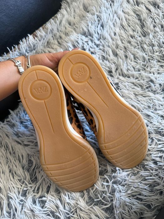 Нови кожени маратонки от пони zara