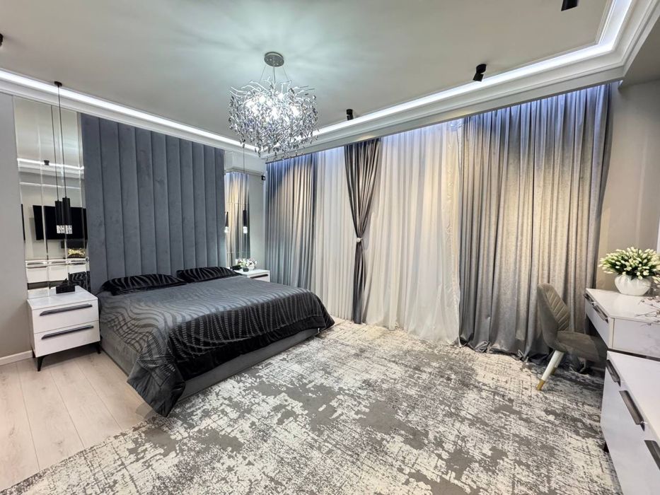 Срочно продается 4 х ком квартира ЖК Parisien  текстилний мост Пирамит