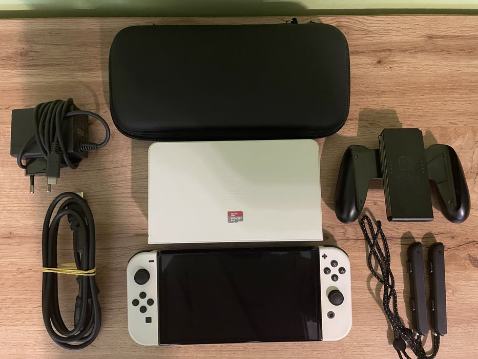 Nintendo Switch Oled cu husă și card 256 Gb