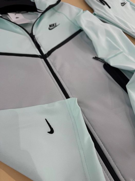 Set Nike Tech Fleece Woven hanorac+pantaloni S pana la  XL