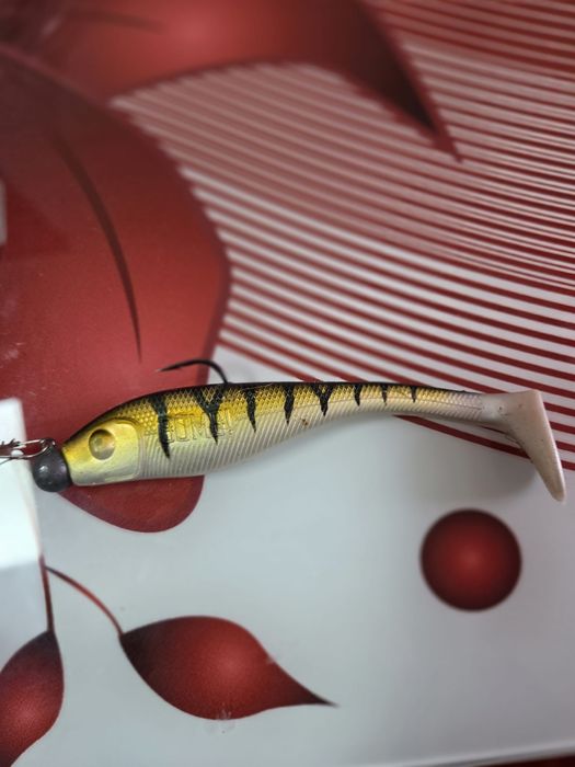 Vînd 2 bete de pescuit la spining