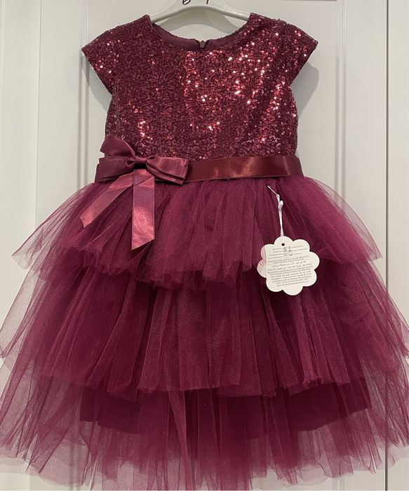 Платье нарядное.