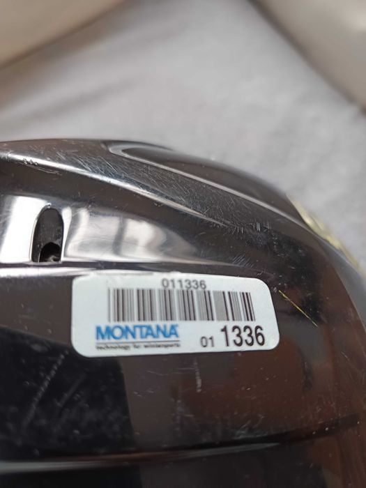 Продавам ски каски 2 бр.